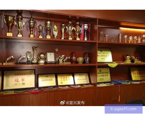 久保建英西甲日本球员对位比较中的技术与位置优势解析全面战术表现 久保建英西甲日本球员对位比较中的技术与位置优势解析全面战术表现